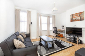 Bright 1BR Flat, East London, 5min Upton Park Tube